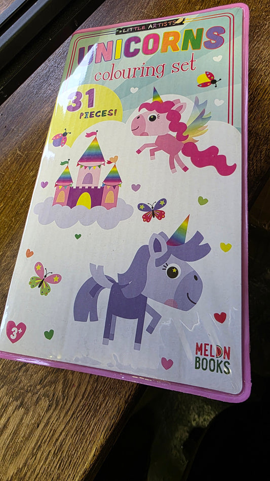 31 piece unicorn art set