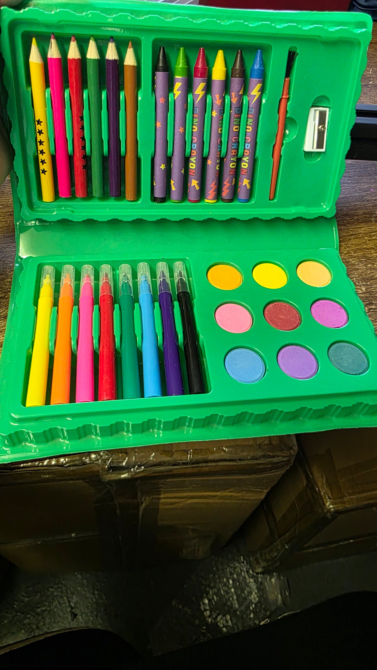 31 piece dinosaur art set